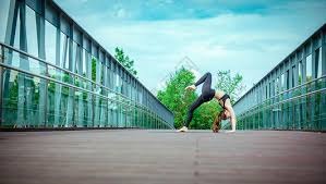 赌场服务：洗码费与佣金率的平衡点分析。（赌场业务中洗码费与佣金率的最优平衡探讨）